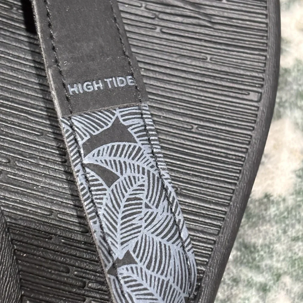 High Tide NWT Flip Flops Size 11 Black Women's